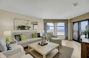 417 Seascape by AvantStay Beachfront Condo w Communal Pool Access